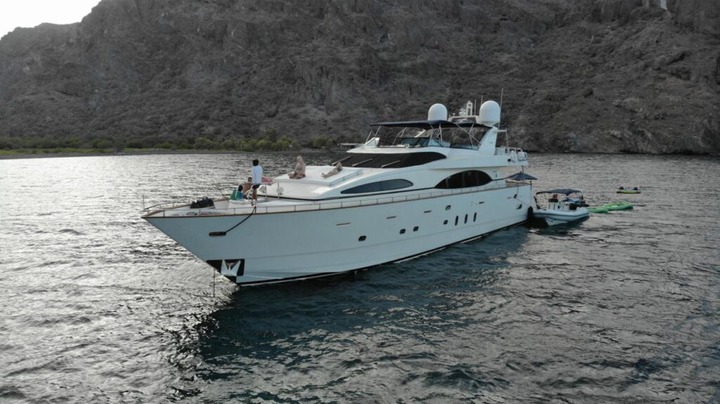 Azimut 100 SESTANTE Servicios Navieros, Embarcaciones La Paz, BCS